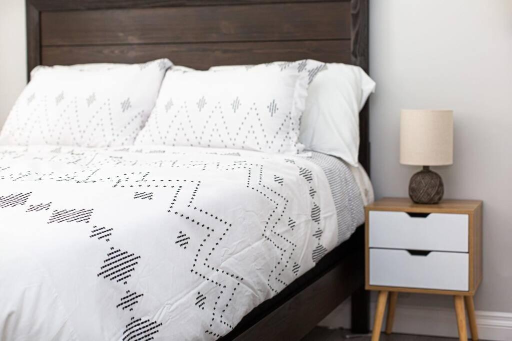 Beautiful & Cozy 1 Bedroom 1 Bath In The Westshore Victoria Luaran gambar