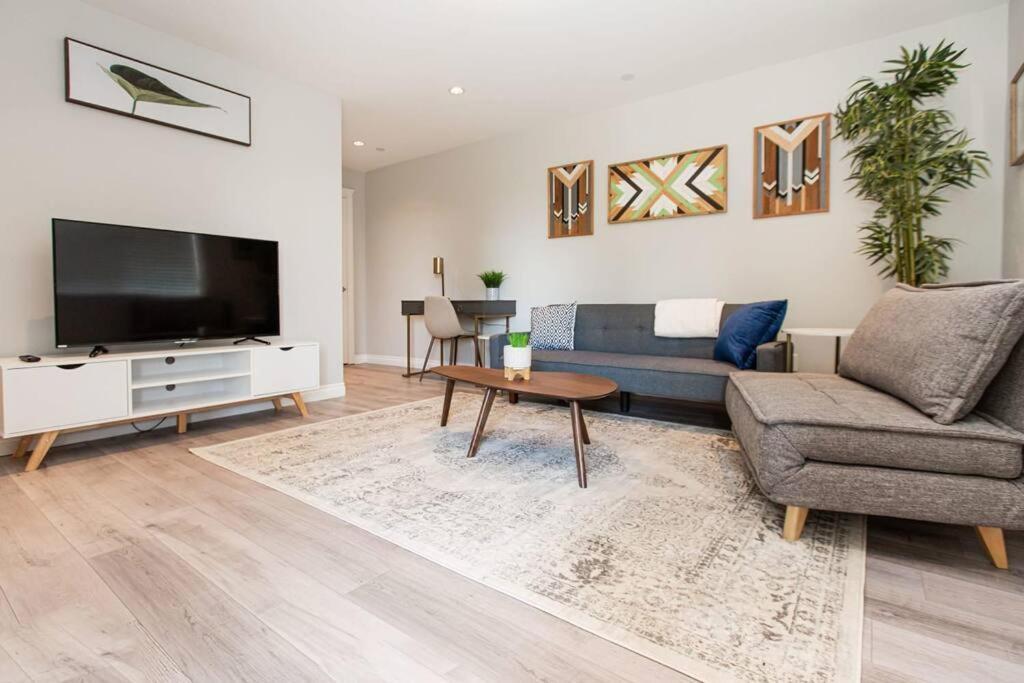 Beautiful & Cozy 1 Bedroom 1 Bath In The Westshore Victoria Luaran gambar